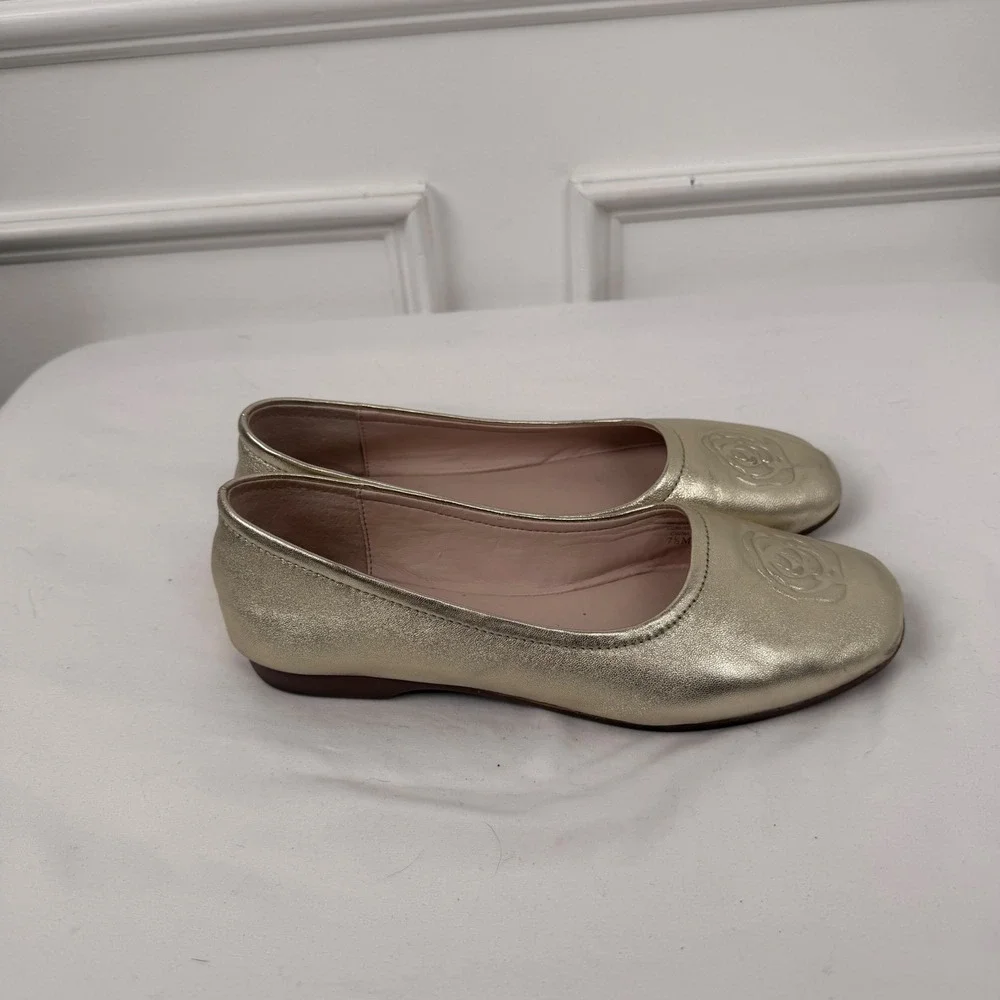 Taryn Rose Gold Metallic Leather Ballet Flats Square Toe Rose Embossed 7.5M